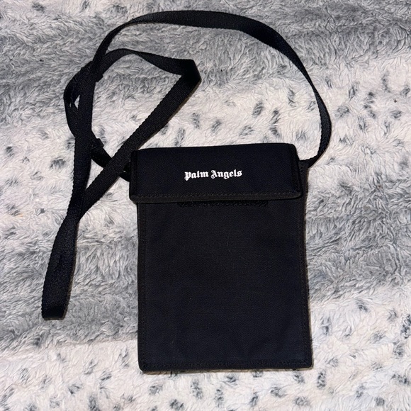 Men’s or Women’s Palm Angel Black Crossbody bag! Brand New and never worn! 🤑🤑 - Picture 1 of 11